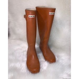tan rain boots
